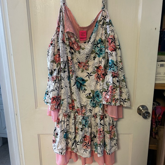 Torrid  Betsey Johnson Mini Challis Cold Shoulder Star Skull Dress Plus Size 3 - Picture 3 of 6